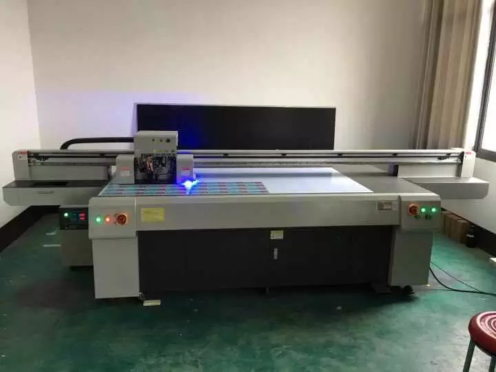 視頻:新韶光電器使用登騰uv平板機打印設備銘牌
