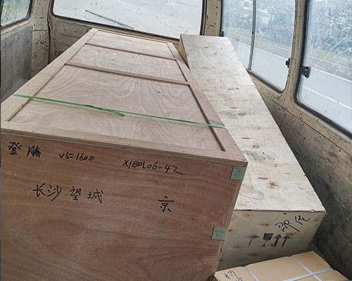 長沙宇宏廣告：爽快訂購一臺煥圖單頭壓電寫真機(jī)和一臺覆膜機(jī)
