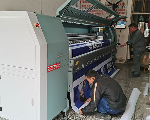 懷化天字廣告：再購(gòu)一臺(tái)大型噴繪機(jī) 與登騰多次合作