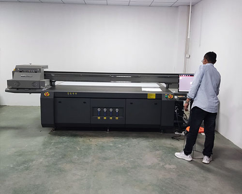 長沙九添廣告：時隔兩年再一次購買黑邁uv平板打印機(jī)