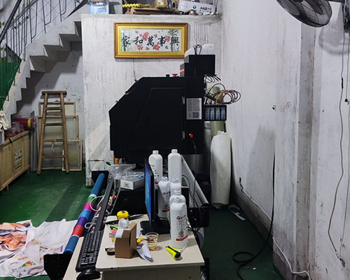 湘潭新宇廣告：購買煥圖旗幟寫真機(jī) 1.8米雙噴頭配置
