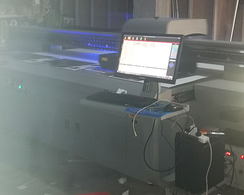 登騰老客戶廣告加工廠uv平板機 品牌從萬麗達到金谷田