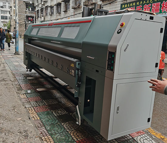銳杰大型噴繪機(jī).jpg