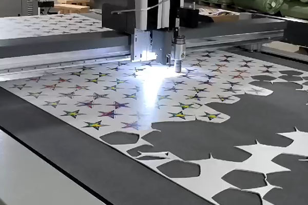 小空間大產(chǎn)出 足球制作廠用50平落實皮革彩印機(jī)自動化生產(chǎn)線2.jpg