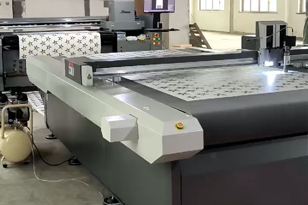 小空間大產(chǎn)出 足球制作廠用50平落實皮革彩印機(jī)自動化生產(chǎn)線1.jpg